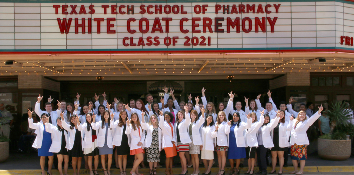 Group photo of pharmacy students at White Coat Ceremony 2017