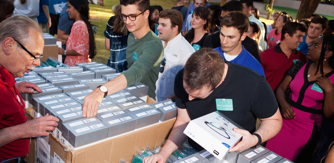 TTUHSC students picking up their sethoscopes