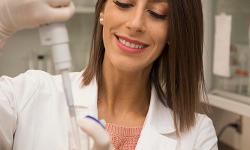 TTUHSC Graduate School of Biomedical Sciences Student in research lab