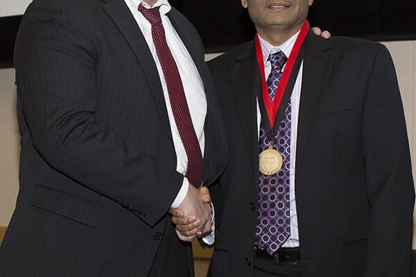 daily-dose/images/faculty_awards2015_0229.jpg