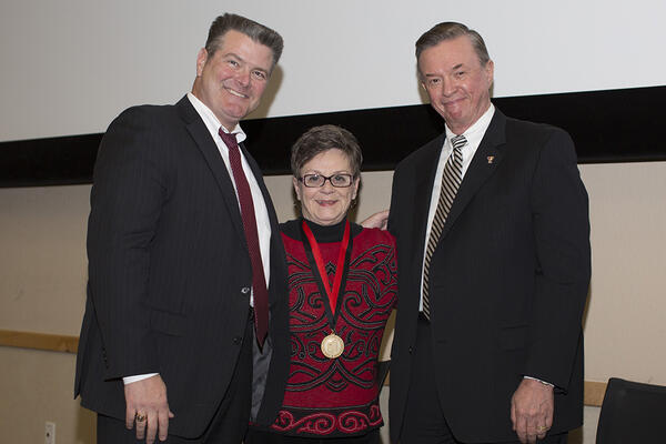 daily-dose/images/faculty_awards2015_0246.jpg