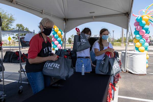 news-release/images/som-scrub-party-parade__45ae52fd-1ab6-4a89-ade4-3ee033594c2d.jpg