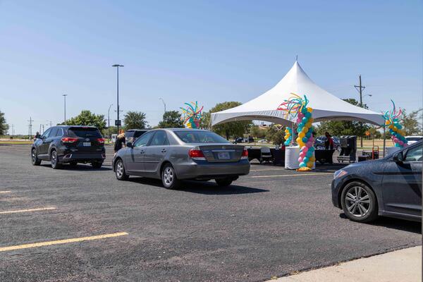 news-release/images/som-scrub-party-parade__8f66a14f-63dc-4f3b-9ad7-dfa684811ada.jpg