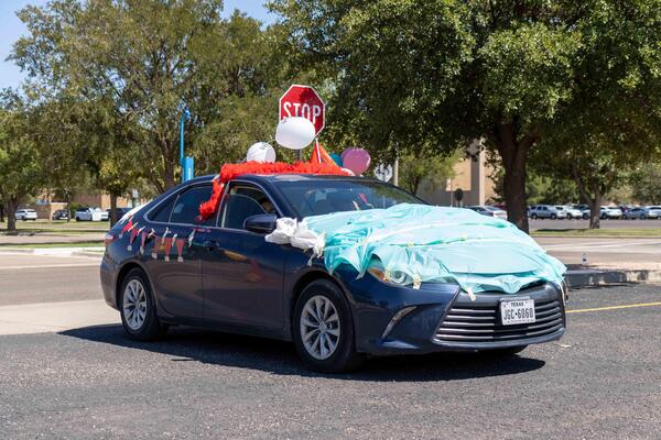 news-release/images/som-scrub-party-parade__951452df-0810-4936-96c0-d8541dc4d961.jpg