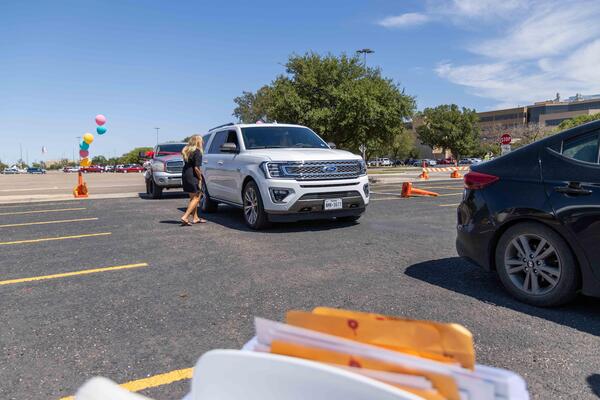 news-release/images/som-scrub-party-parade__97ac2159-40e7-4897-8fbf-b56c4fc20b15.jpg
