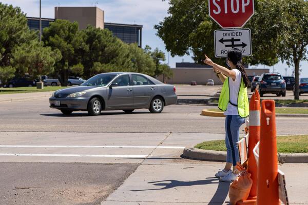 news-release/images/som-scrub-party-parade__c55cfc73-8421-4b76-afdd-356268d1f11b.jpg