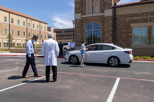 news-release/images/som-scrub-party-parade__d64bc51f-f7c9-46d5-9751-37cfc90060ef.jpg