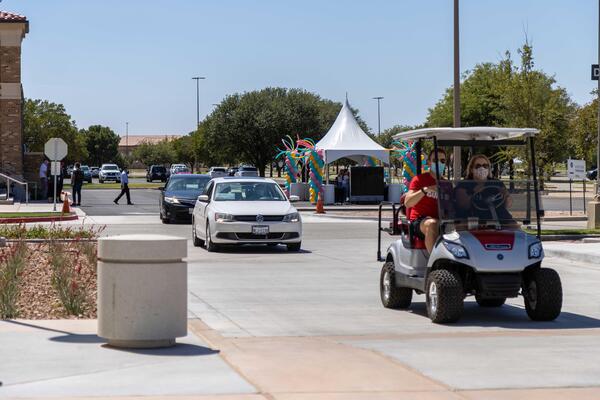 news-release/images/som-scrub-party-parade__d973991f-2bee-4484-8000-4790afafc31b.jpg