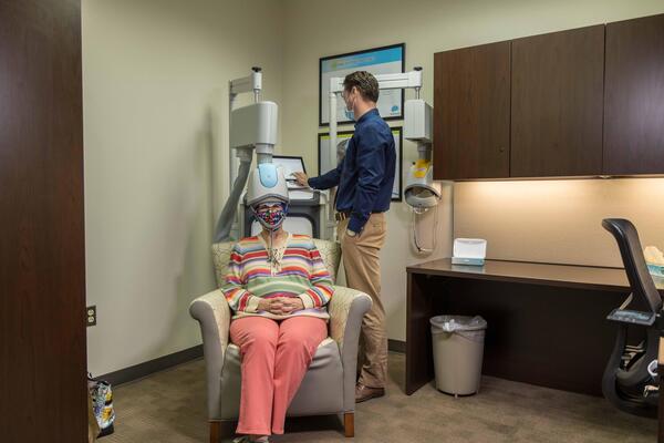news-release/images/transcranial_magnetic_stimulation__6d76ce58-1ab8-464c-95e0-c0d4464f94e1.jpg
