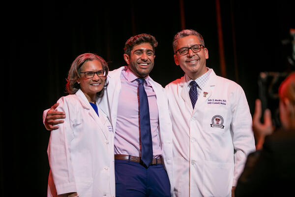 news-release/images/white-coat-ceremony-2022__9feb8bea-2080-4742-9720-53defcf67476.jpg
