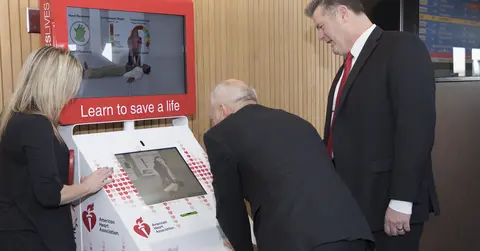 Mayor of Lubbock Tests his skills at CPR