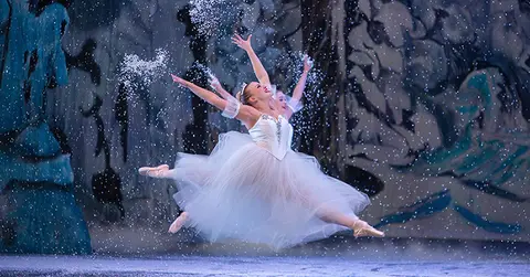 Emily Lowke dancing on stage