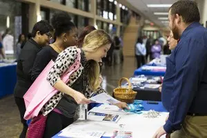 daily-dose/images/job-fair003-300x200.jpg